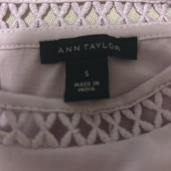 Ann Taylorr cut out short sleeves tee size S - Picture 4 of 4